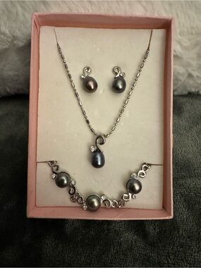 Black Pearl Pendant Necklace with Sparkle Accents